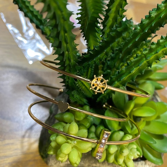 Delicate Bracelets - Picture 7 of 13